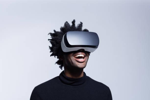 Virtual Reality (VR)